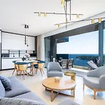 New&luxury 5* With An Amazing View - Pure Apartman *